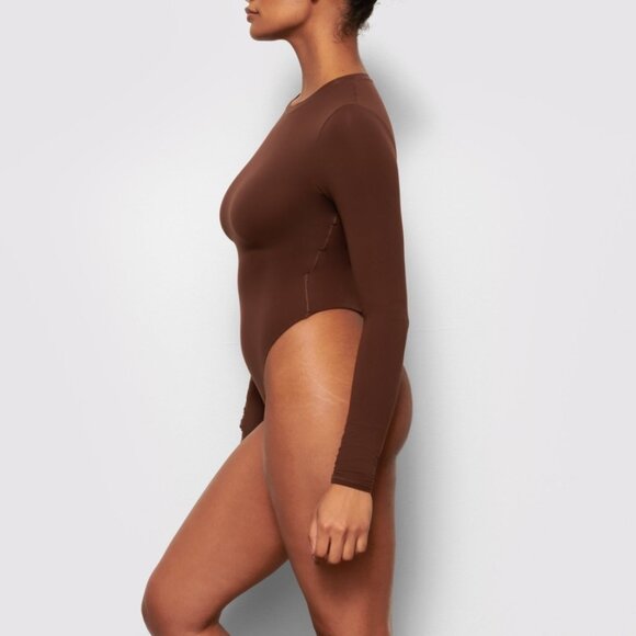 SKIMS Fits Everybody Long Sleeve Crew Neck Bodysuit, Size M Cocoa (Brown) NWT - Picture 3 of 4